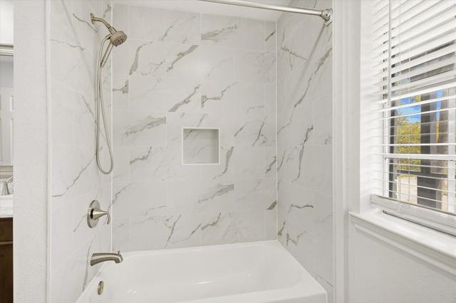 113 Rose Trail, Lake Jackson, TX 77566