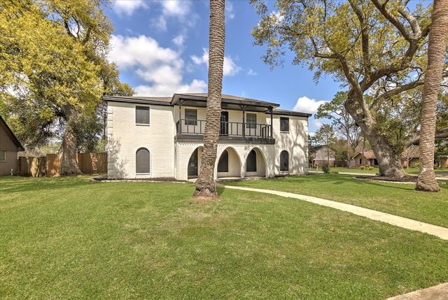 113 Rose Trail, Lake Jackson, TX 77566