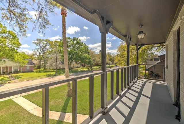 113 Rose Trail, Lake Jackson, TX 77566