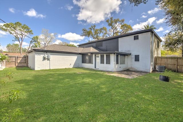 113 Rose Trail, Lake Jackson, TX 77566