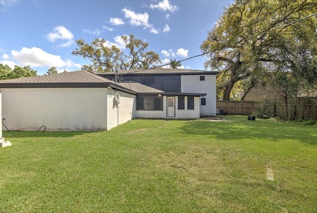 113 Rose Trail, Lake Jackson, TX 77566