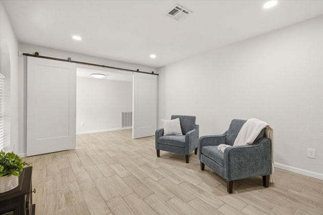 113 Rose Trail, Lake Jackson, TX 77566