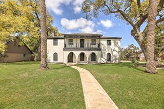 113 Rose Trail, Lake Jackson, TX 77566