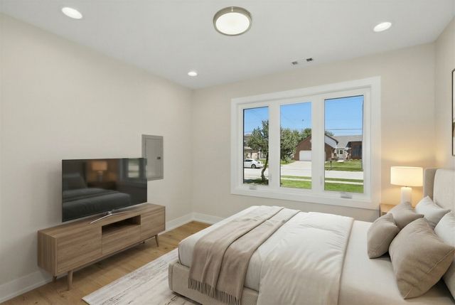 9338 Sayre Avenue, Oak Lawn, IL 60453