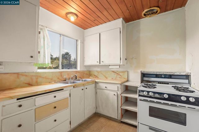 4521 Canyon Rd, El Sobrante, CA 94803
