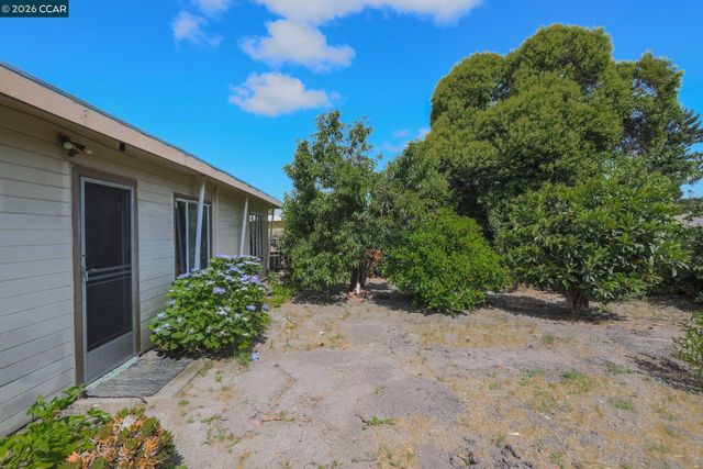 4521 Canyon Rd, El Sobrante, CA 94803