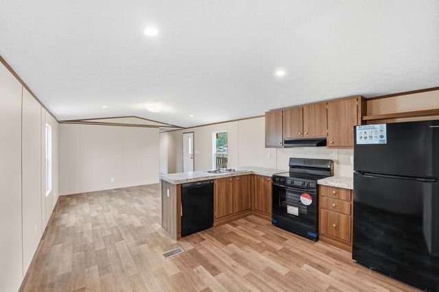 143 County Road 2414, Hull, TX 77564