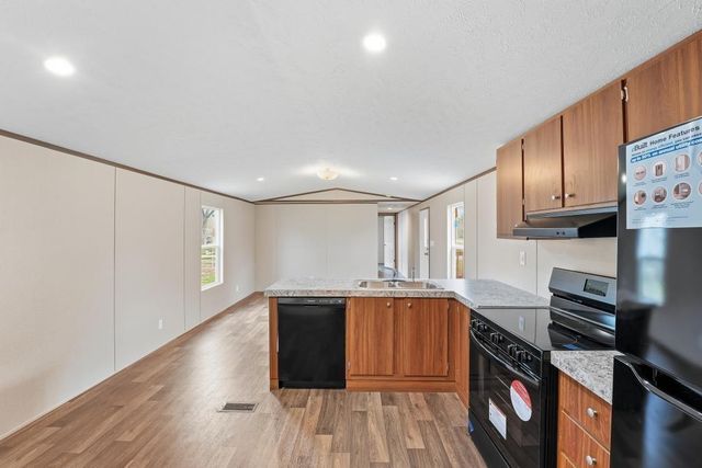 143 County Road 2414, Hull, TX 77564