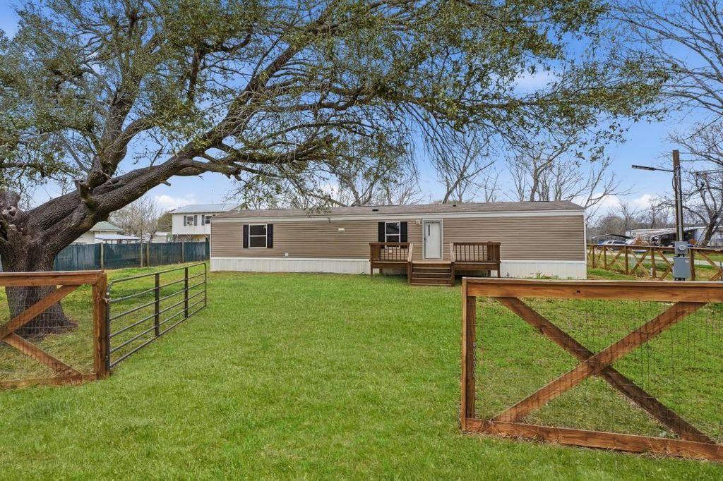 143 County Road 2414, Hull, TX 77564