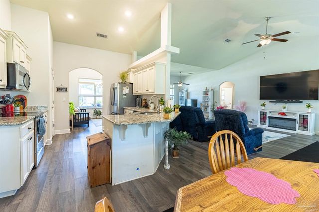 6739 Indian St, Navarre, FL 32566