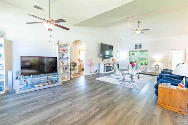 6739 Indian St, Navarre, FL 32566