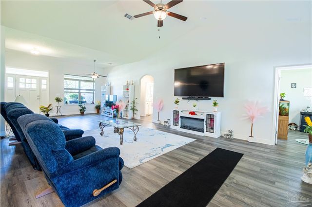 6739 Indian St, Navarre, FL 32566