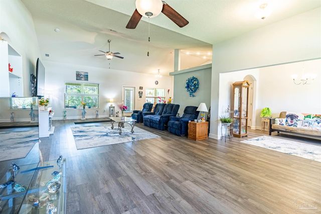 6739 Indian St, Navarre, FL 32566