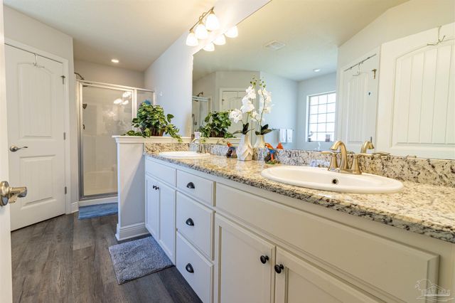 6739 Indian St, Navarre, FL 32566