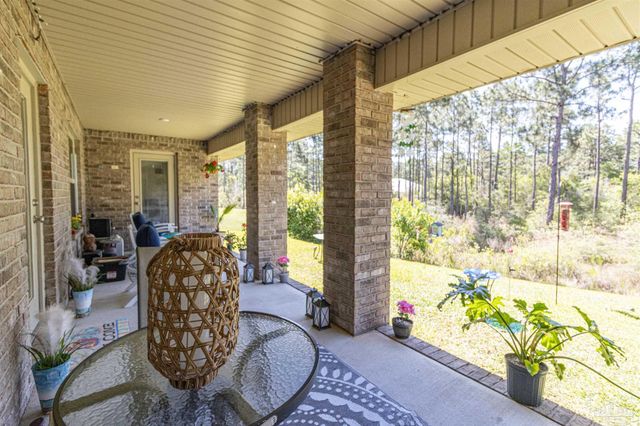6739 Indian St, Navarre, FL 32566