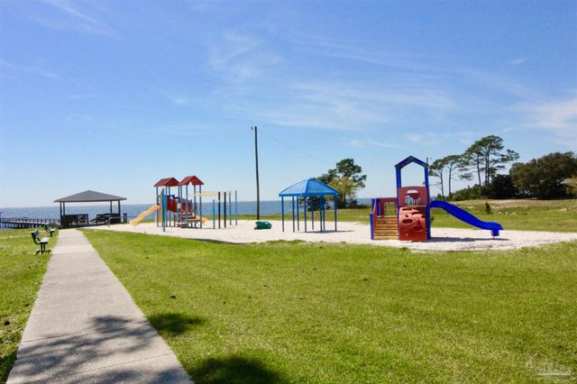 6739 Indian St, Navarre, FL 32566