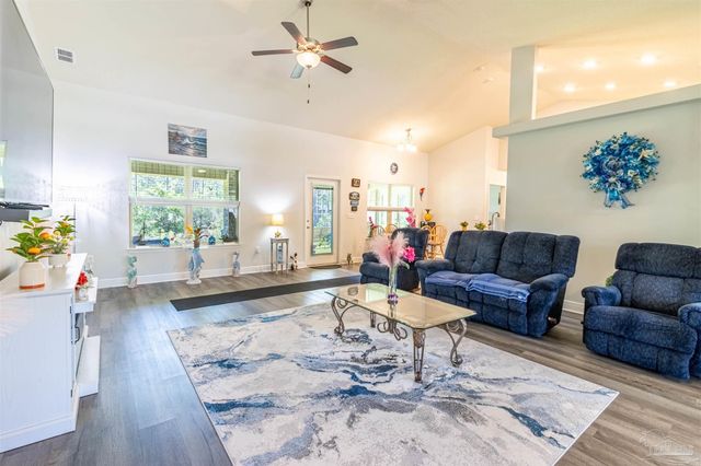 6739 Indian St, Navarre, FL 32566