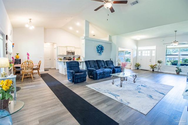 6739 Indian St, Navarre, FL 32566