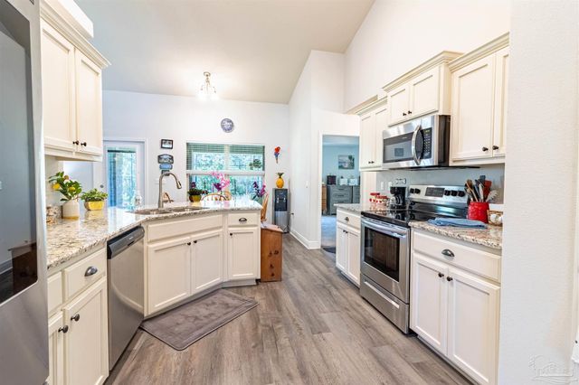 6739 Indian St, Navarre, FL 32566