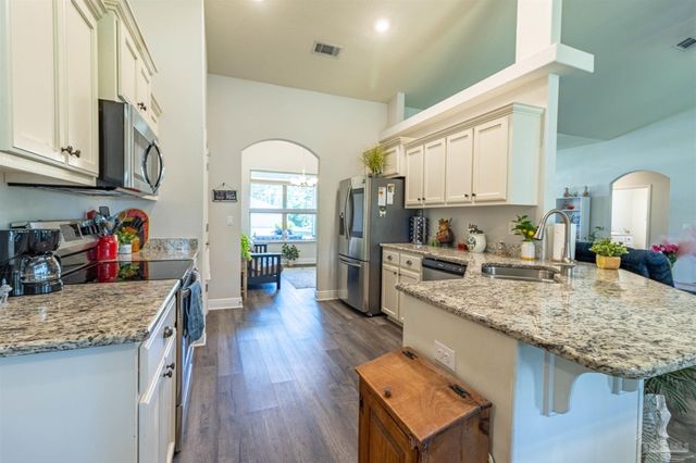 6739 Indian St, Navarre, FL 32566