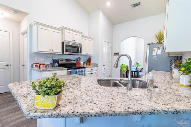 6739 Indian St, Navarre, FL 32566