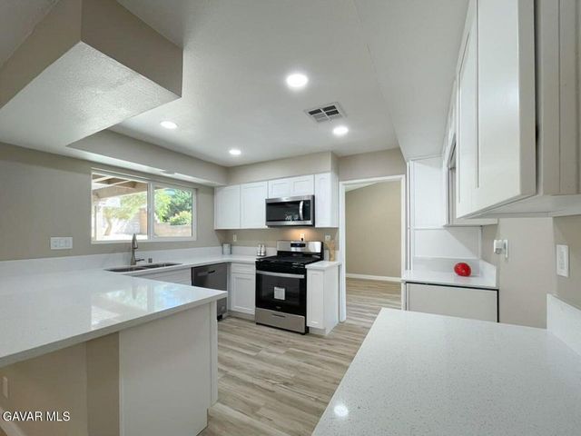 43856 Windsor Place, Lancaster, CA 93536