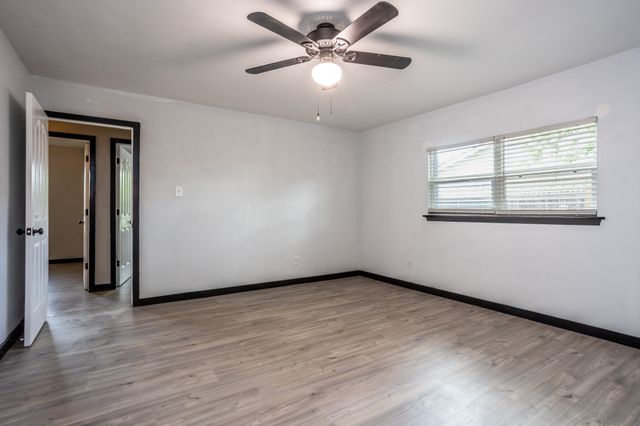 1206 OAKBLUFF Drive, Lancaster, TX 75146