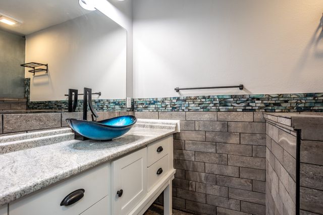 1206 OAKBLUFF Drive, Lancaster, TX 75146