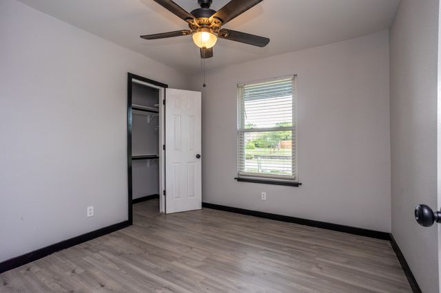 1206 OAKBLUFF Drive, Lancaster, TX 75146