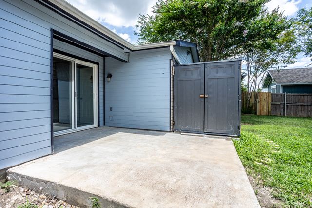 1206 OAKBLUFF Drive, Lancaster, TX 75146