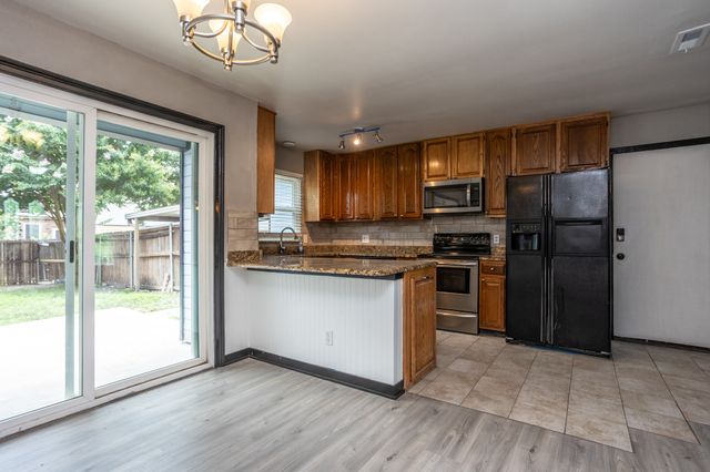 1206 OAKBLUFF Drive, Lancaster, TX 75146