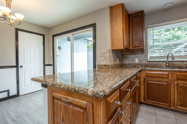 1206 OAKBLUFF Drive, Lancaster, TX 75146