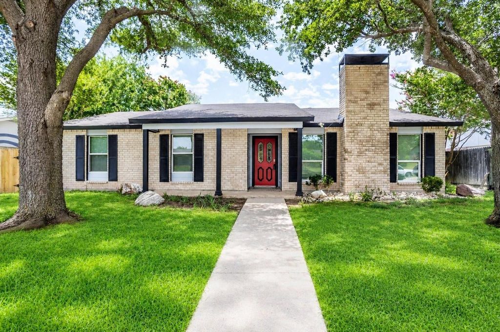 1206 OAKBLUFF Drive, Lancaster, TX 75146