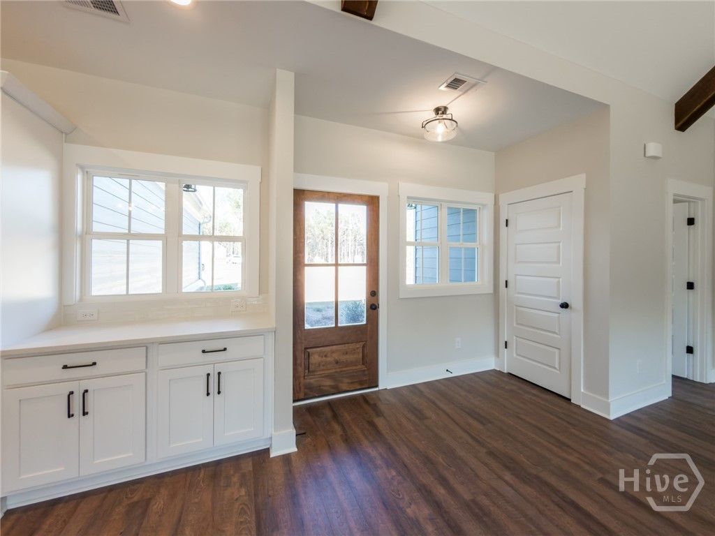 Image 7 of property listing at 345 WOODFIN, Social Circle, GA 30025