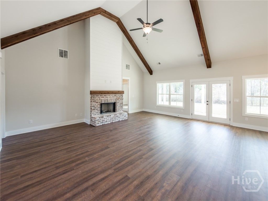 Image 8 of property listing at 345 WOODFIN, Social Circle, GA 30025