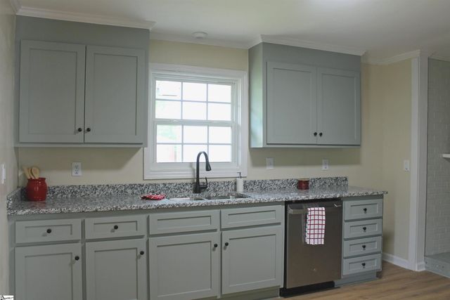 208 Alice Farr Drive, Greenville, SC 29617