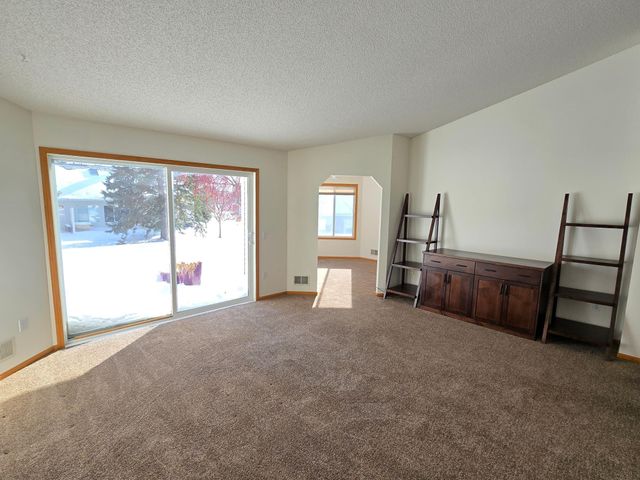 7462 Hinton Park Avenue S, Cottage Grove, MN 55016