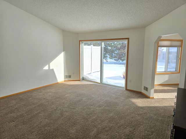 7462 Hinton Park Avenue S, Cottage Grove, MN 55016