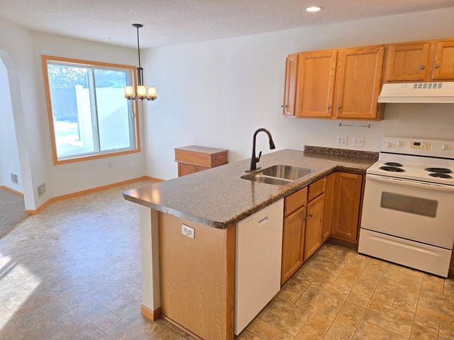 7462 Hinton Park Avenue S, Cottage Grove, MN 55016