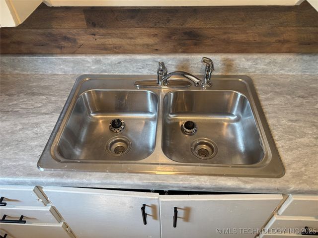 518 3rd Avenue NW, Ardmore, OK 73401