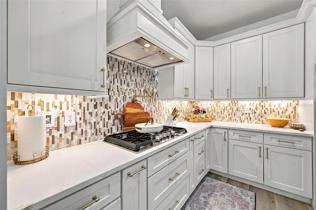 9316 KNIGHTSBRIDGE COURT, Tampa, FL 33647