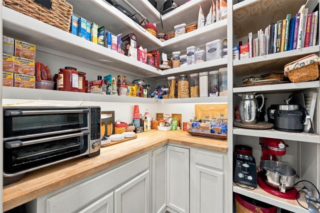 9316 KNIGHTSBRIDGE COURT, Tampa, FL 33647