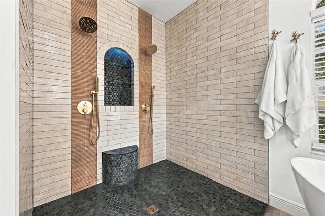 9316 KNIGHTSBRIDGE COURT, Tampa, FL 33647