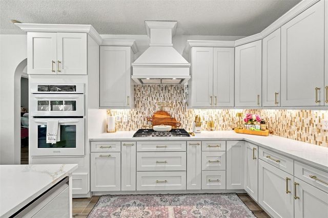 9316 KNIGHTSBRIDGE COURT, Tampa, FL 33647