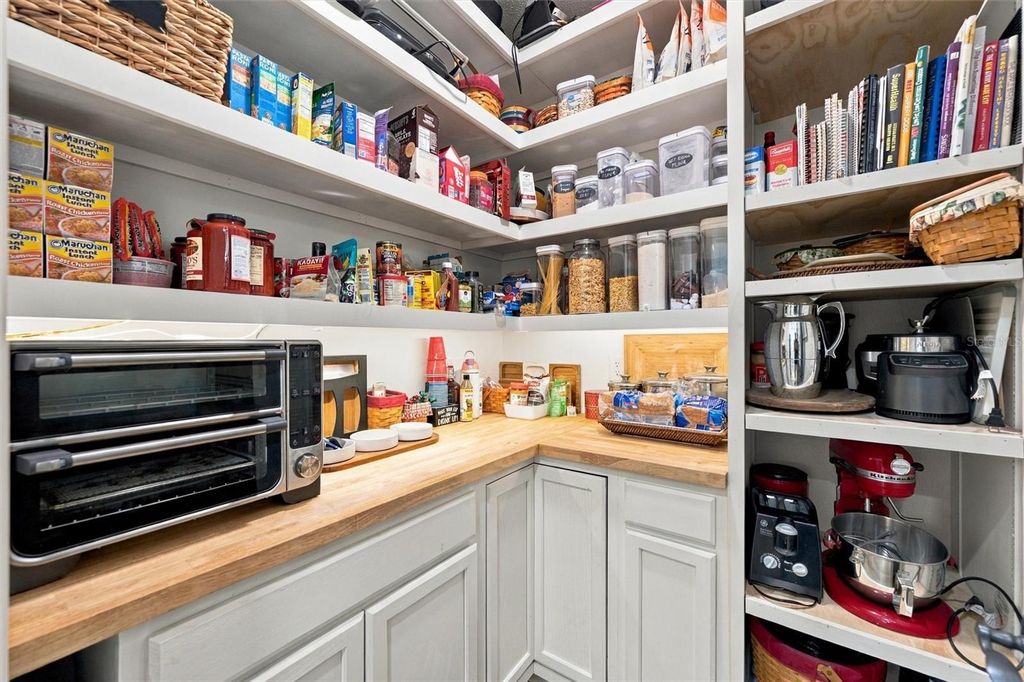 Image 22 of property listing at 9316 KNIGHTSBRIDGE COURT, Tampa, FL 33647