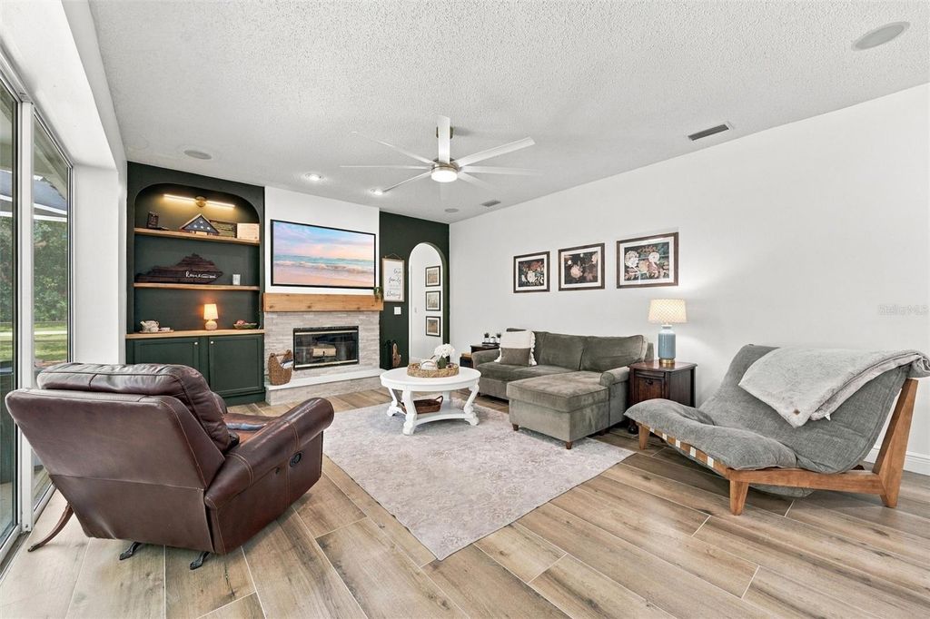 Image 29 of property listing at 9316 KNIGHTSBRIDGE COURT, Tampa, FL 33647