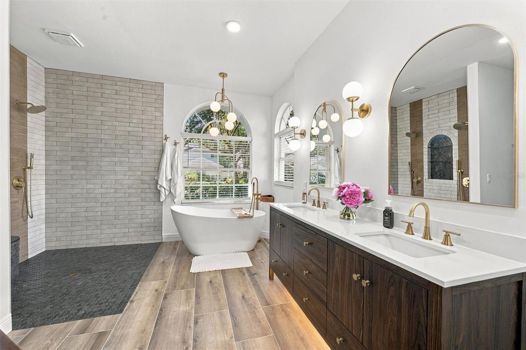 Image 51 of property listing at 9316 KNIGHTSBRIDGE COURT, Tampa, FL 33647