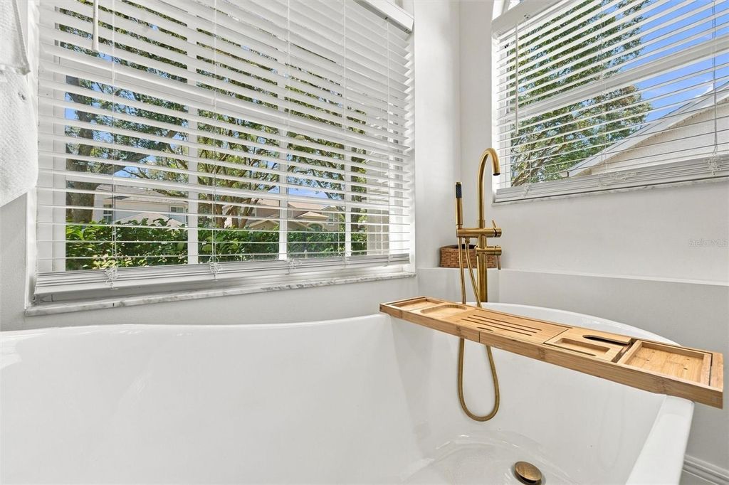 Image 54 of property listing at 9316 KNIGHTSBRIDGE COURT, Tampa, FL 33647