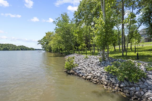883 Newton Ln, Gallatin, TN 37066