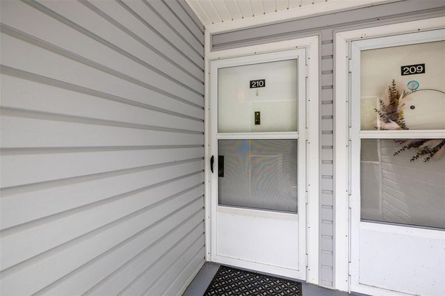 210 RIVER BEND PLACE B, Welaka, FL 32193